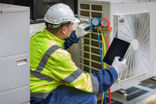 Professional Hvac technician working in Heyworth, IL